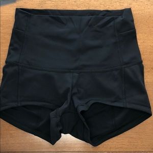 New lulu lemon size 2 short shorts